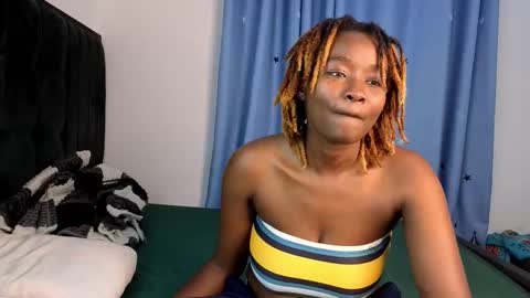Snapshot of alotta_titties chatting on February 3, 2026, 7:19 pm alotta_titties online show from February 3, 2026, 7:19 pm