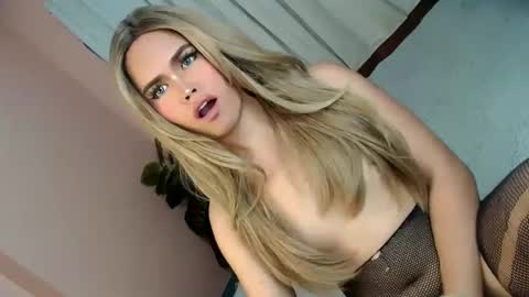 Snapshot of alove_too_last chatting on January 11, 2025, 2:04 pm LEXY online show from January 11, 2025, 2:04 pm