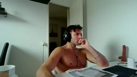 alphah_hunk online show from April 1, 2026, 3:09 pm