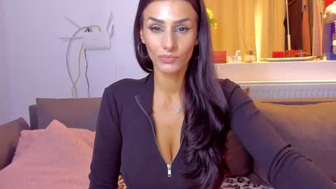 Snapshot of alphaqueenx chatting on November 16, 2025, 10:10 am Michelle online show from November 16, 2025, 10:10 am