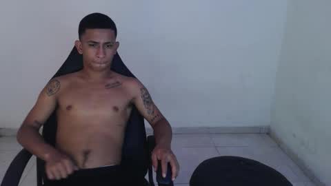 alphas_latins online show from June 3, 2026, 7:08 pm