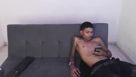 alphas_latins online show from June 6, 2026, 6:18 am