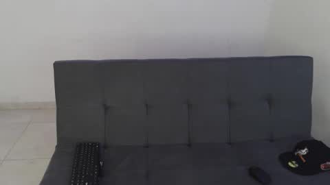 alphas_latins online show from June 8, 2026, 10:54 pm