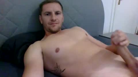 aluke95 online show from October 4, 2025, 8:34 am