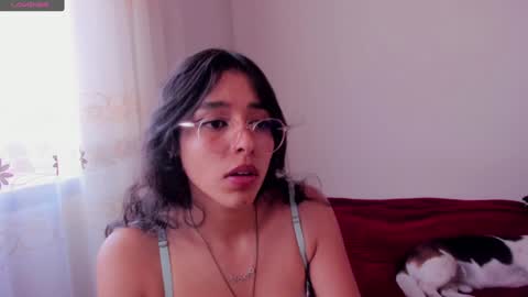 Snapshot of aluna_0310 chatting on December 4, 2024, 6:28 pm . . online show from December 4, 2024, 6:28 pm