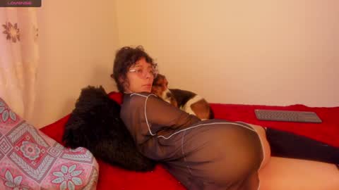 Snapshot of aluna_0310 chatting on January 3, 2025, 10:40 pm . . online show from January 3, 2025, 10:40 pm