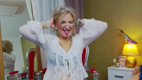 Alura Jenson online show from October 22, 2025, 8:41 pm