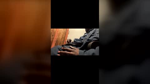 Snapshot of alwayshorny240177 chatting on December 1, 2025, 2:11 pm alwayshorny240177 online show from December 1, 2025, 2:11 pm