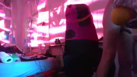 HoneyMelonGuy online show from December 16, 2025, 5:01 am