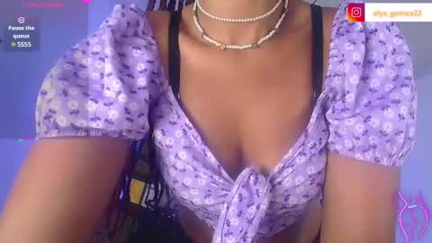 Snapshot of alya_gomez chatting on December 20, 2024, 8:45 pm online show from December 20, 2024, 8:45 pm