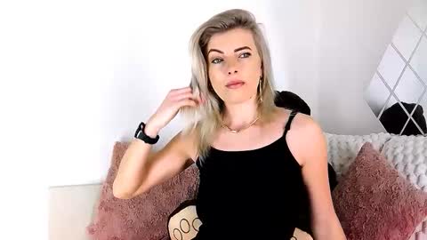 Snapshot of alyblonde chatting on March 15, 2026, 10:10 am aly online show from March 15, 2026, 10:10 am