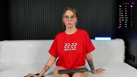 Alena online show from November 23, 2025, 4:29 pm