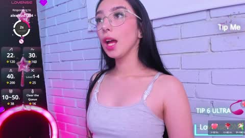 Snapshot of alys_molly chatting on December 24, 2024, 5:13 pm sopie online show from December 24, 2024, 5:13 pm