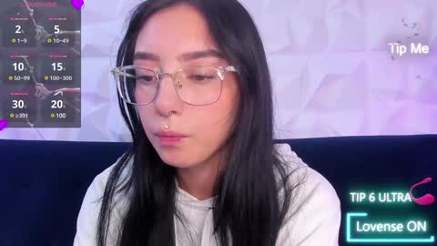 Snapshot of alys_molly chatting on January 6, 2025, 2:14 pm sopie online show from January 6, 2025, 2:14 pm