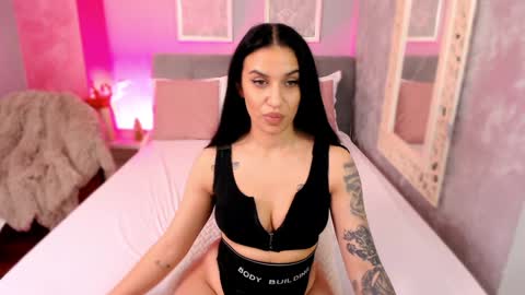 Snapshot of alyssaanne chatting on December 10, 2024, 1:00 pm Alyssa online show from December 10, 2024, 1:00 pm