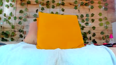 alyssia online show from February 24, 2025, 3:53 pm