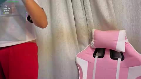 alyssy_nc online show from December 3, 2025, 2:41 am