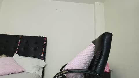 Isabella online show from February 10, 2025, 10:51 pm