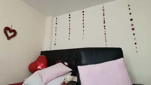 Isabella online show from February 18, 2025, 10:58 pm