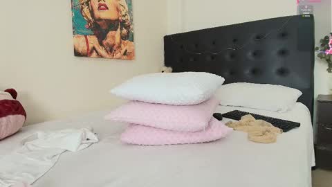 Isabella online show from February 25, 2025, 11:00 pm