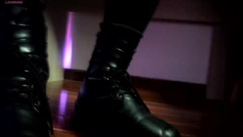 anny online show from September 28, 2025, 2:39 am