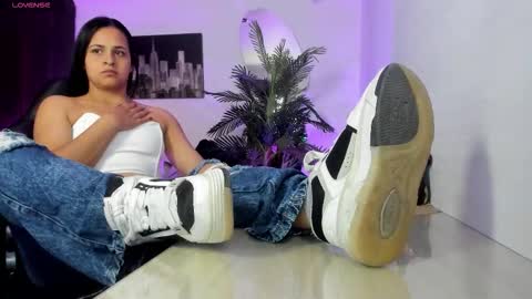 anny online show from November 1, 2025, 10:56 pm