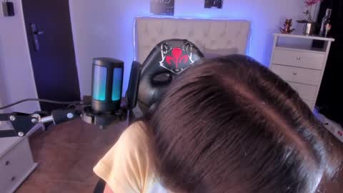 B I A N C A online show from February 4, 2025, 3:44 am