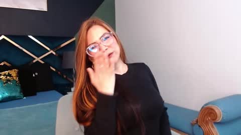 Snapshot of amaiajonnes_ chatting on November 7, 2025, 11:43 am Amaia online show from November 7, 2025, 11:43 am