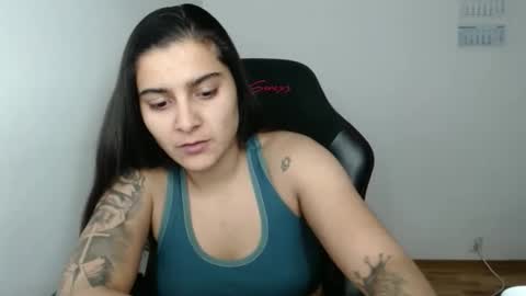 The queen of the biceps  online show from January 13, 2026, 7:52 pm