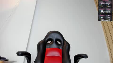 Amanda Marcuzzi  online show from February 11, 2026, 11:43 pm