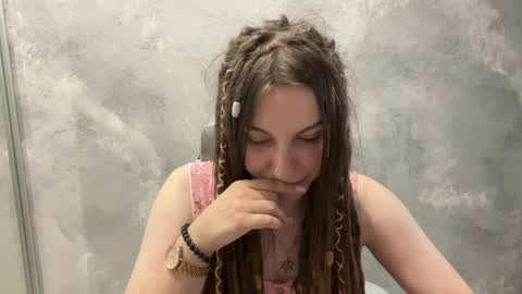 Amanda online show from March 20, 2026, 9:36 am