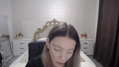 Snapshot of amandaswanson chatting on October 7, 2025, 6:43 am AmandaTop online show from October 7, 2025, 6:43 am