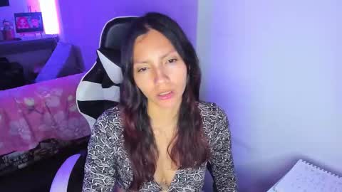 Snapshot of amara_22_ chatting on February 14, 2026, 4:09 am Liz online show from February 14, 2026, 4:09 am