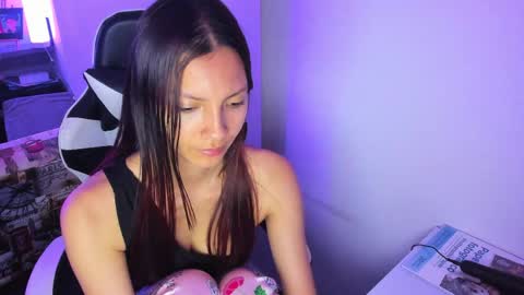 Snapshot of amara_22_ chatting on May 14, 2026, 3:02 am Liz online show from May 14, 2026, 3:02 am