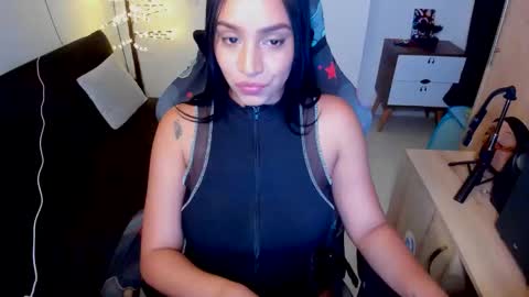 Amara Lux online show from February 13, 2026, 3:57 am