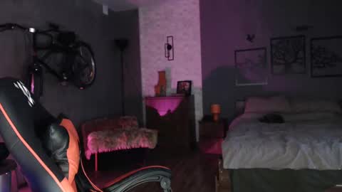 Snapshot of amayamalina chatting on December 7, 2024, 6:32 am Malina online show from December 7, 2024, 6:32 am