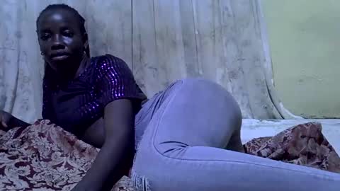 amazon_girl03 online show from October 24, 2025, 6:59 pm