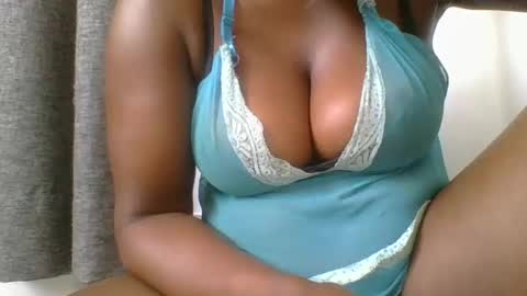 Mia online show from March 7, 2025, 7:19 am