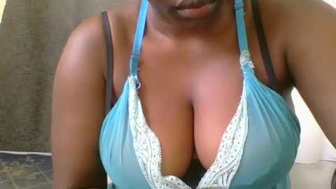 Mia online show from November 6, 2025, 10:27 am