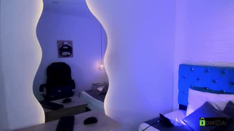 ambarcollins01 online show from January 6, 2026, 9:50 pm