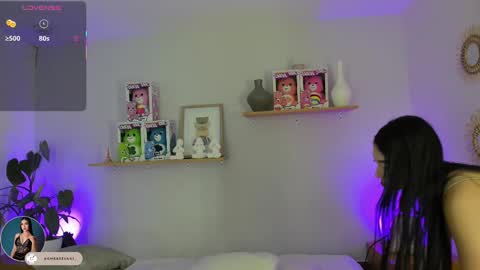 ambarevans_ online show from September 10, 2025, 11:32 am