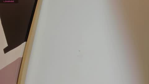 ambarevans_ online show from January 13, 2026, 11:59 am