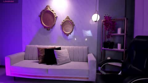 Ambar  online show from October 25, 2025, 11:40 am