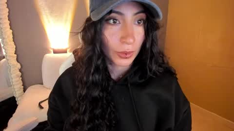 amber_curly online show from March 1, 2025, 4:00 pm