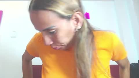 Snapshot of amber_moore chatting on May 26, 2026, 5:42 pm Amber Moore online show from May 26, 2026, 5:42 pm