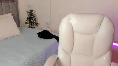 Michell  online show from December 19, 2025, 1:29 pm