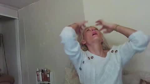 Kaligirll online show from November 9, 2025, 9:29 am