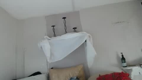 Kaligirll online show from April 15, 2026, 11:27 pm