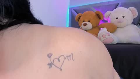 Amber  online show from November 10, 2025, 11:42 am