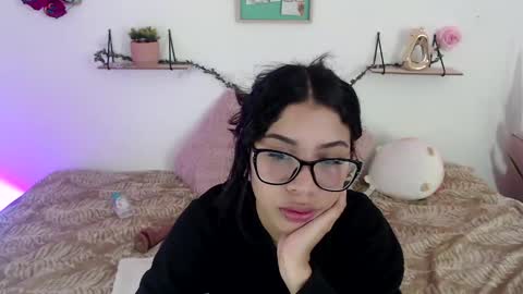 Snapshot of amberjeong chatting on January 2, 2025, 10:44 pm Amber Jeong online show from January 2, 2025, 10:44 pm